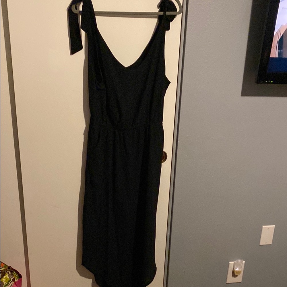 Black Sleeveless V-Neck Jumpsuit for Cocktail Nights